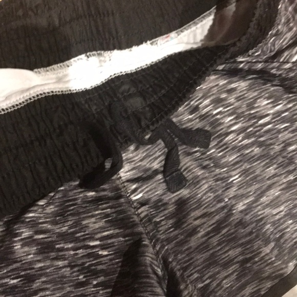 Athletic shorts - Picture 2 of 3